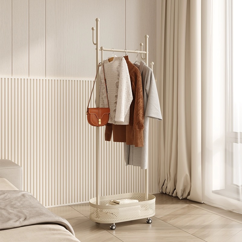 Clothes rack for hanging cloth, with basket